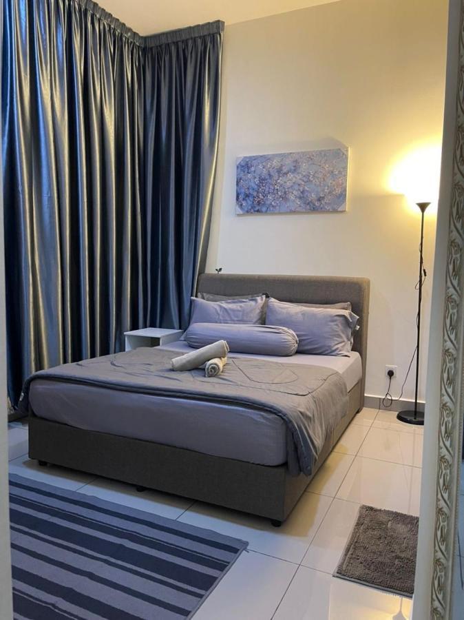 Ioi Conezion Iman'S Home With Pool View Unit Путраджая Екстериор снимка