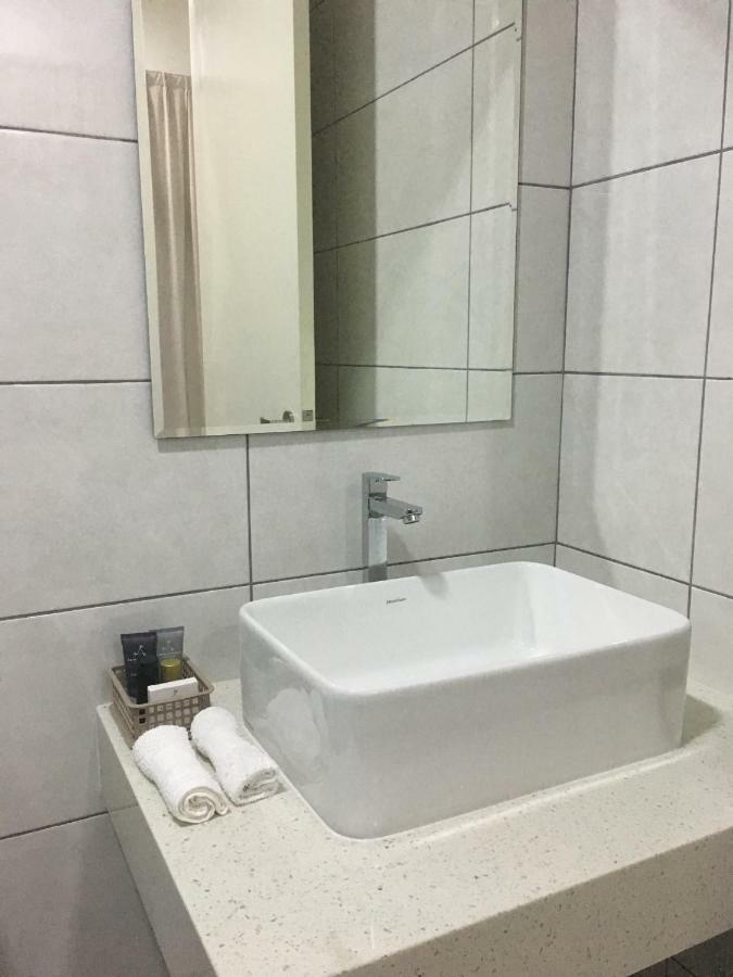 Ioi Conezion Iman'S Home With Pool View Unit Путраджая Екстериор снимка