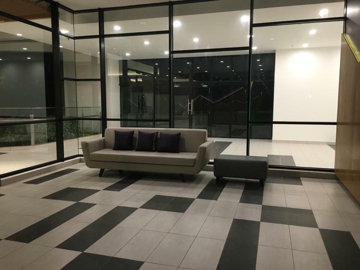 Ioi Conezion Iman'S Home With Pool View Unit Путраджая Екстериор снимка