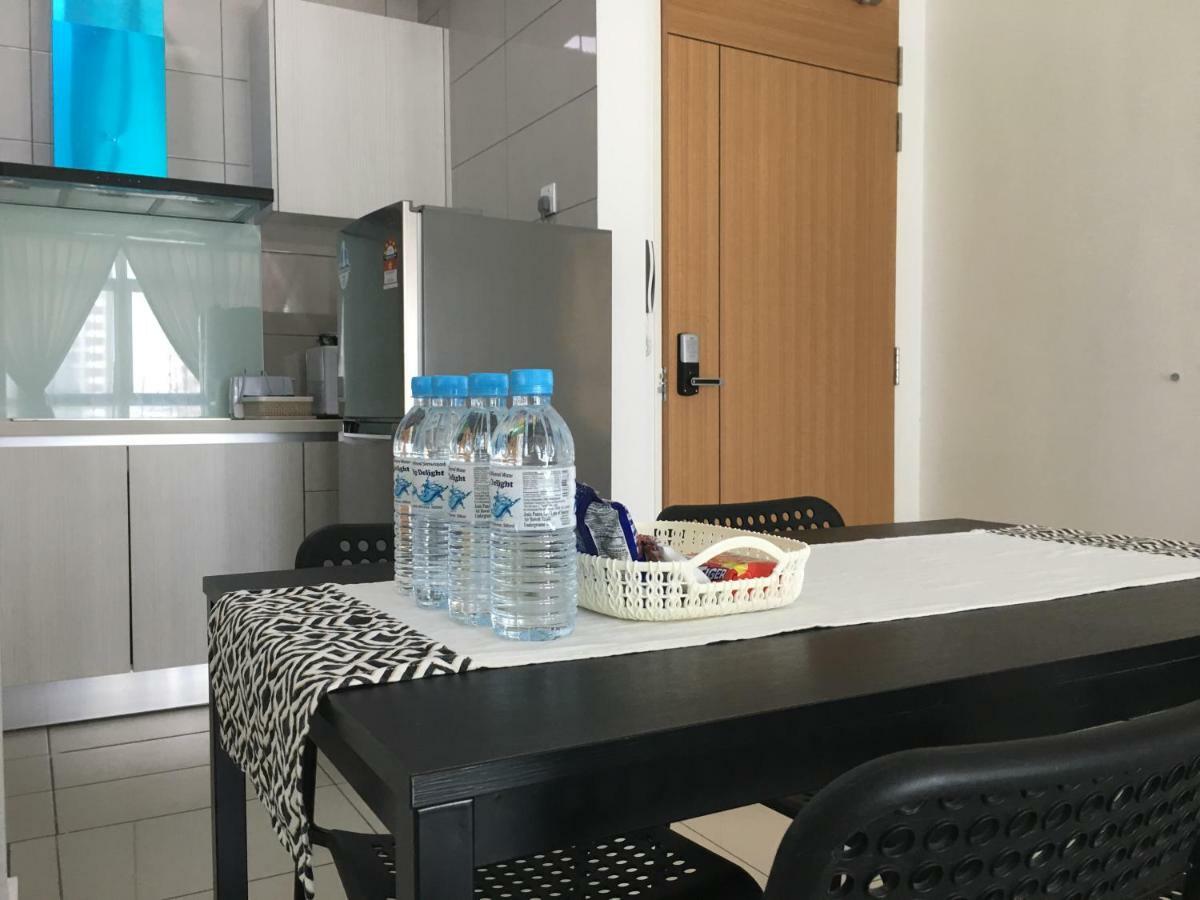 Ioi Conezion Iman'S Home With Pool View Unit Путраджая Екстериор снимка