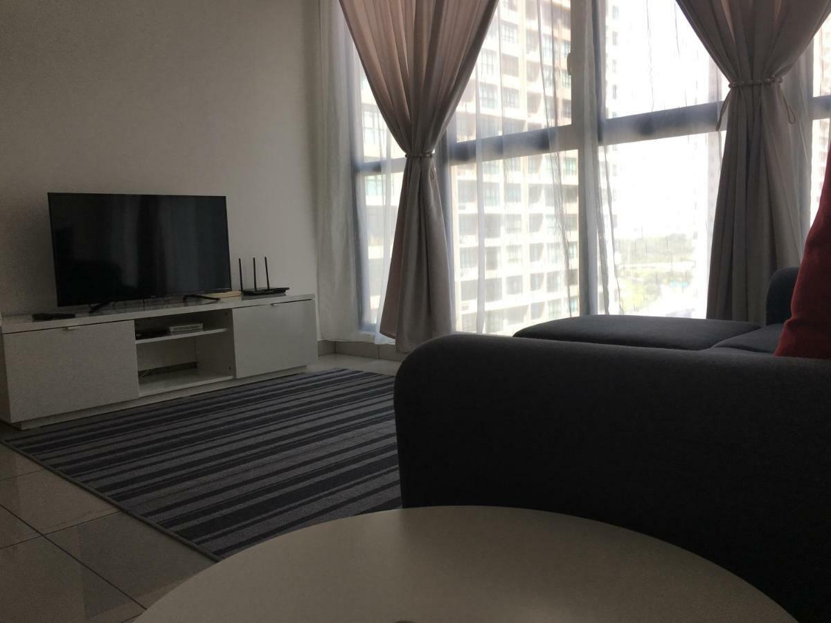 Ioi Conezion Iman'S Home With Pool View Unit Путраджая Екстериор снимка