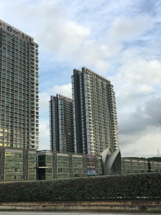 Ioi Conezion Iman'S Home With Pool View Unit Путраджая Екстериор снимка
