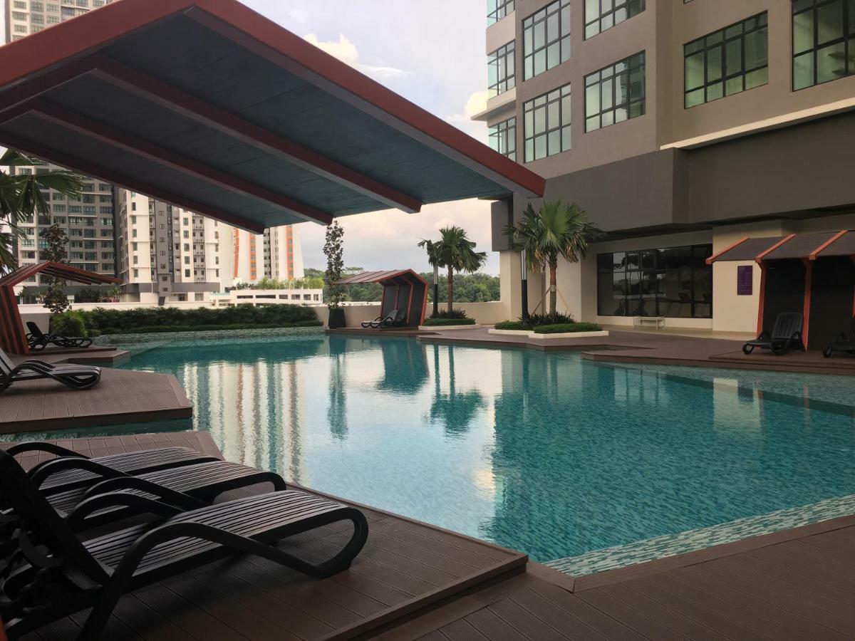 Ioi Conezion Iman'S Home With Pool View Unit Путраджая Екстериор снимка
