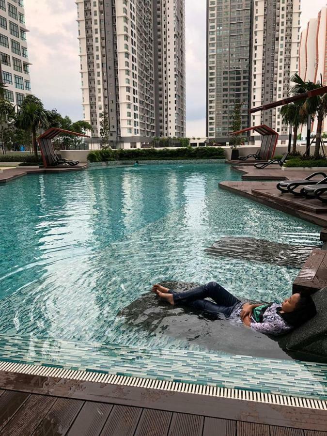 Ioi Conezion Iman'S Home With Pool View Unit Путраджая Екстериор снимка