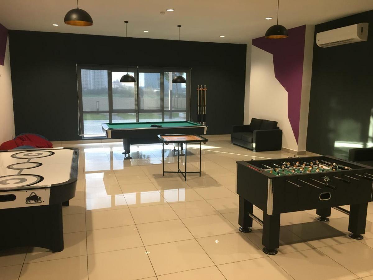 Ioi Conezion Iman'S Home With Pool View Unit Путраджая Екстериор снимка