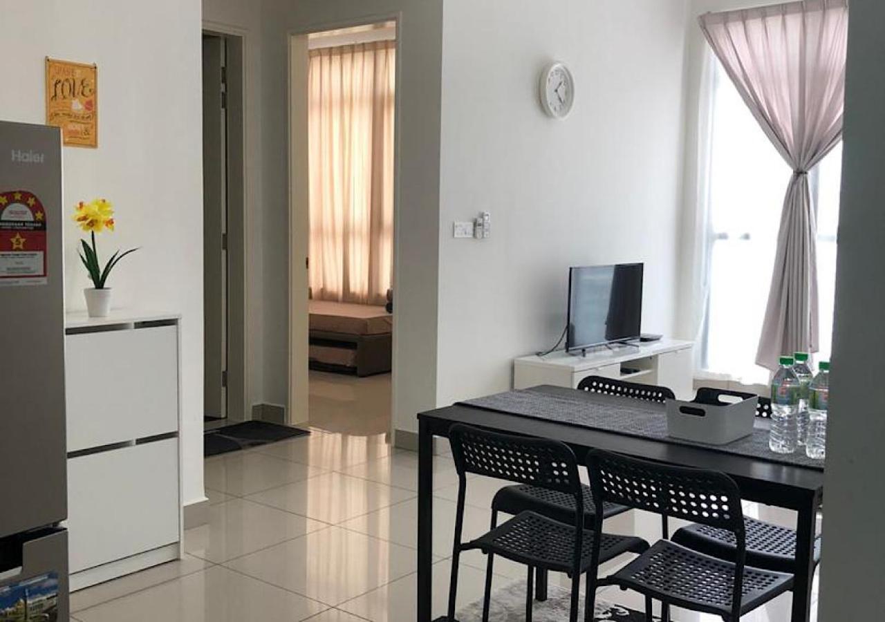 Ioi Conezion Iman'S Home With Pool View Unit Путраджая Екстериор снимка